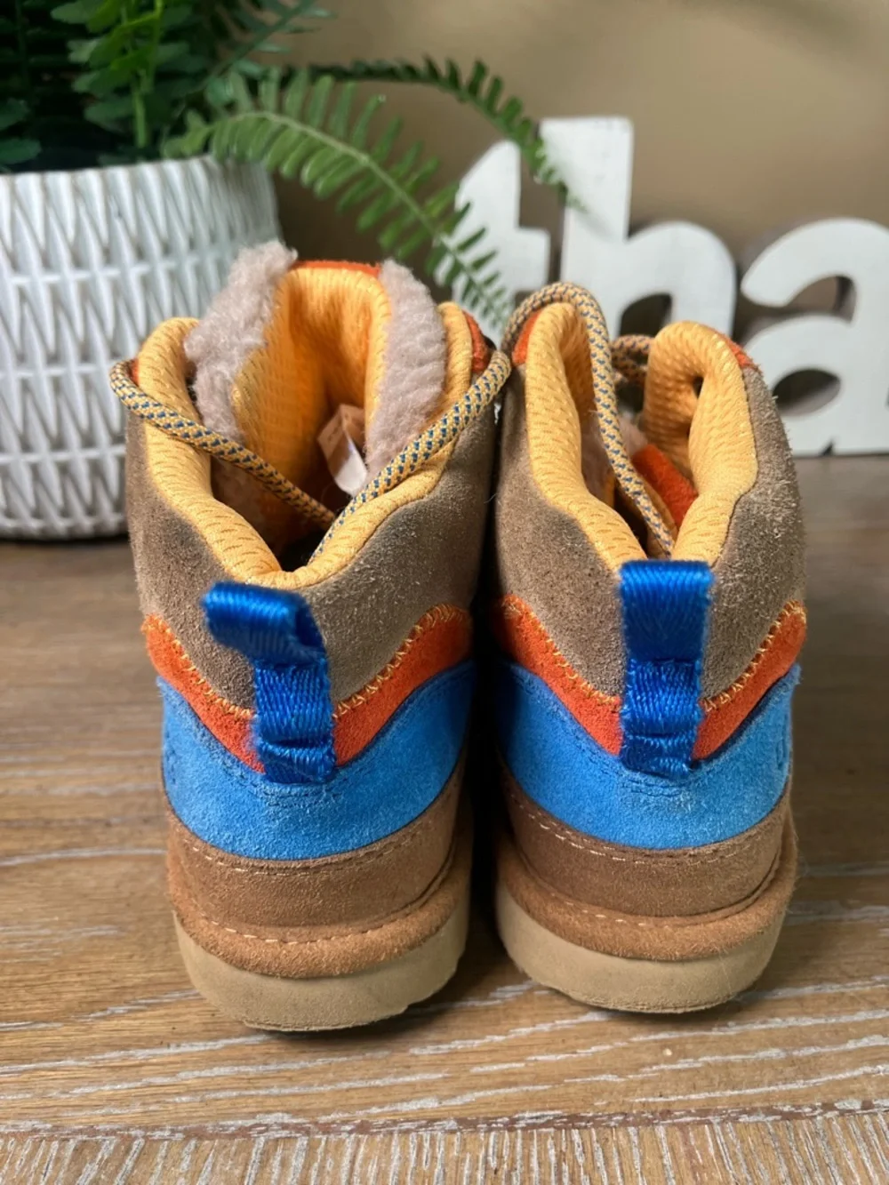 UGG K Highland Hi Heritage Boots. Brand New. Kids Size: Зу